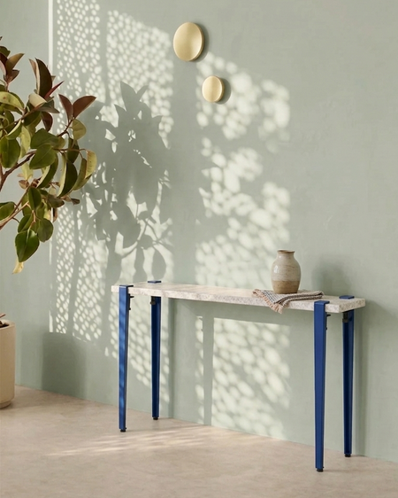 Mesa consola con tablero Solo y patas granate duagallery:solo--azul